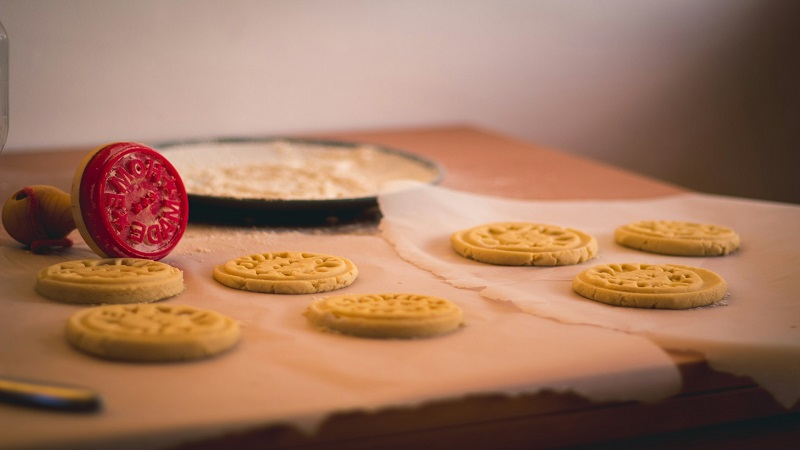 how long to bake cookies in an air fryer